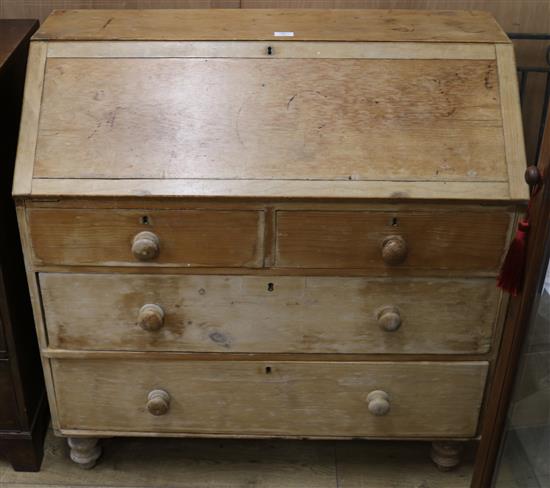 A pine bureau W.102cm